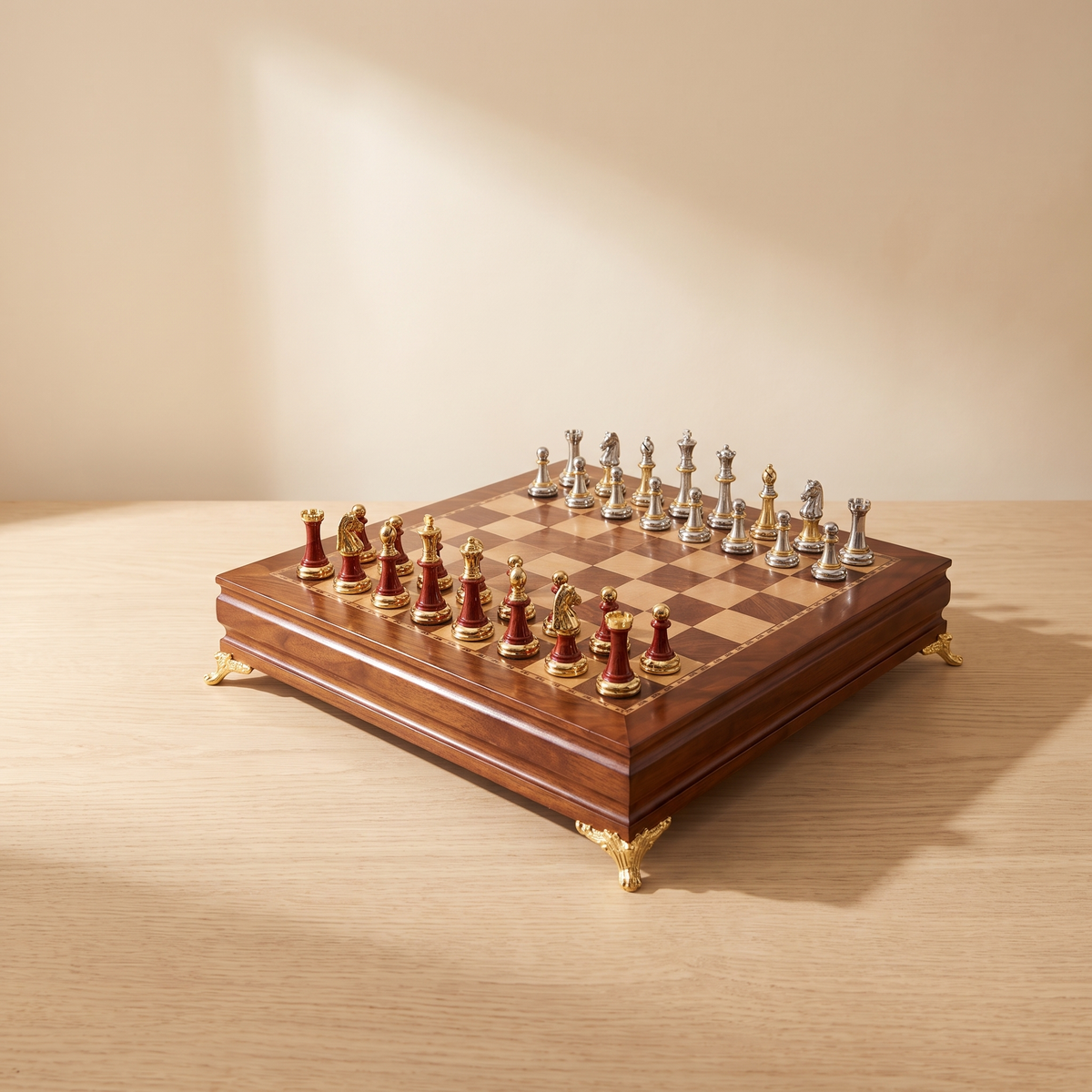 Jeu d'échecs en bois d'ébène avec rangement sous plateau — packshot