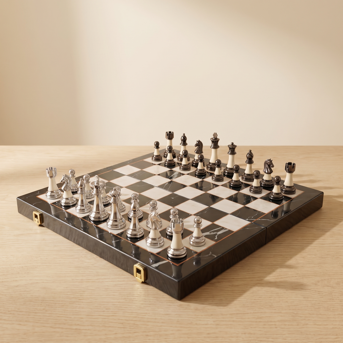 Échiquier pliable en bois d'Ébène et pièces acrylique effet métal — packshot